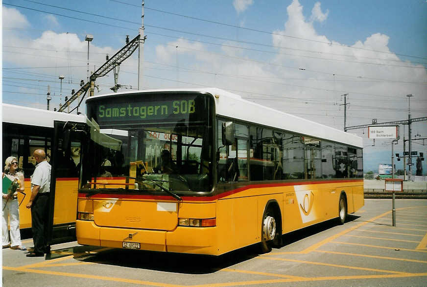 (077'719) - Schuler, Feusisberg - SZ 69'122 - Volvo/Hess am 18. Juni 2005 beim Bahnhof Pfffikon