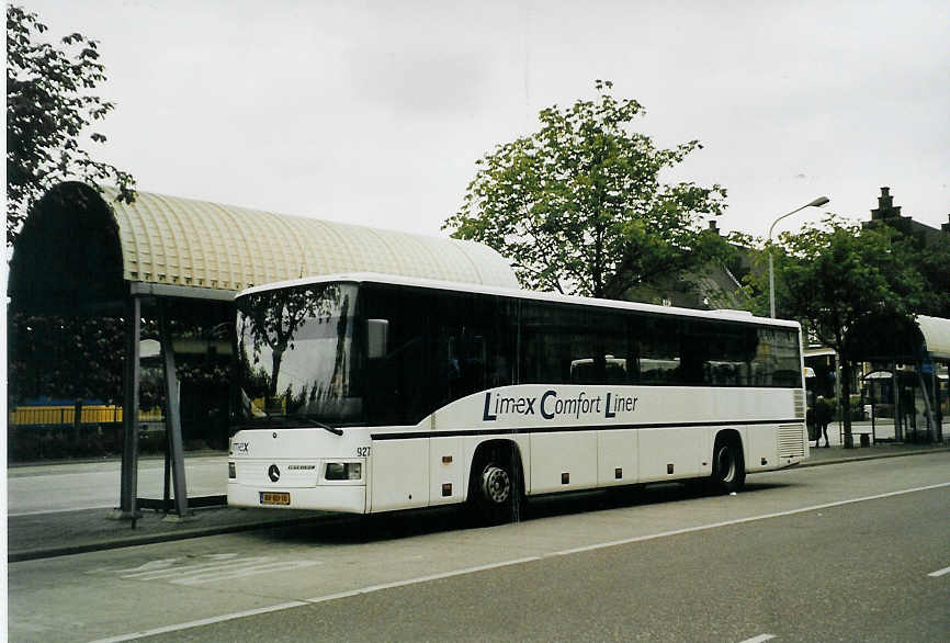 (078'929) - Limex, Maastricht - Nr. 927/BR-BD-10 - Mercedes am 23. Juli 2005 beim Bahnhof Maastricht