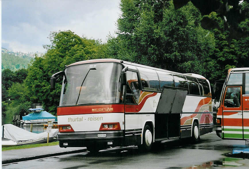 (079'502) - Thurtal-Reisen, Kefikon - TG 157'998 - Neoplan am 14. August 2005 in Thun, Strandbad