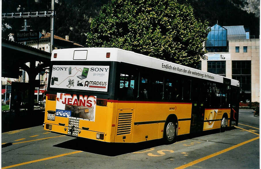 (080'520) - PostAuto Berner Oberland - BE 614'045 - Mercedes (ex P 25'517) am 25. September 2005 beim Bahnhof Interlaken West