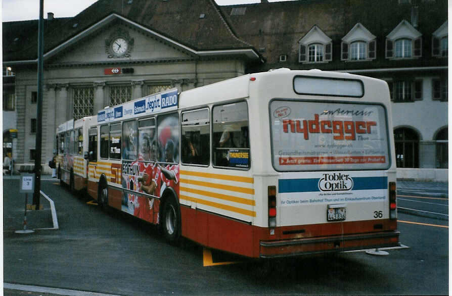 (080'603) - STI Thun - Nr. 36/BE 443'836 - Volvo/R&J (ex SAT Thun Nr. 36) am 27. September 2005 beim Bahnhof Thun