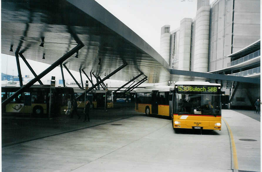 (081'007) - PostAuto Zrich - Nr. 21/ZH 780'686 - MAN (ex P 26'016) am 18. Oktober 2005 in Zrich, Flughafen