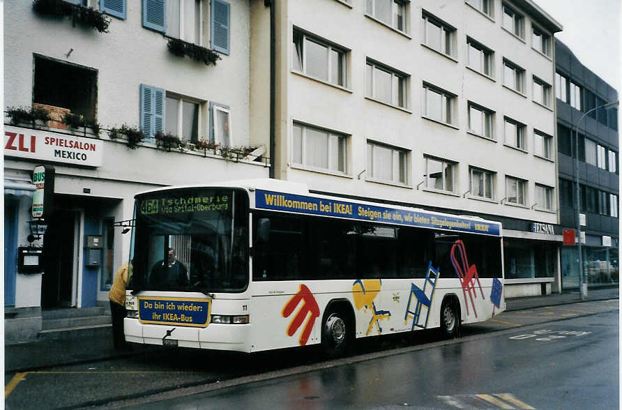 (081'037) - AAGK Koppigen - Nr. 11/BE 567'511 - Volvo/Hess am 19. Oktober 2005 beim Bahnhof Burgdorf