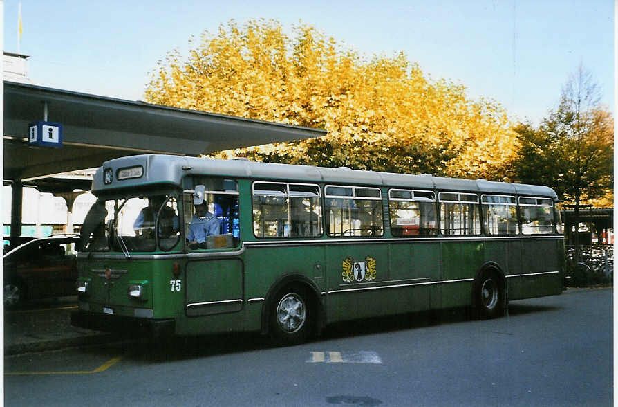 (081'401) - BVB Basel (RWB) - Nr. 75/BE 399'675 - FBW/FHS am 29. Oktober 2005 beim Bahnhof Burgdorf