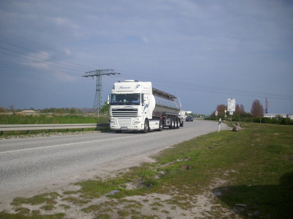 DAF XF Siloauflieger in Mukran.