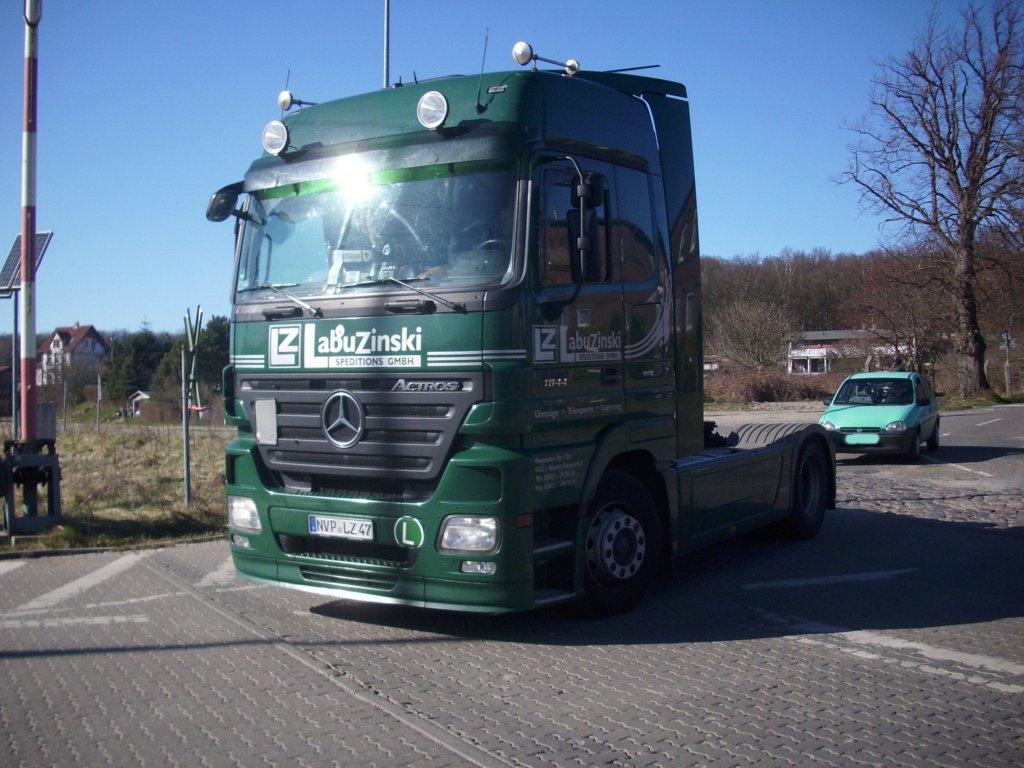 Mercedes Actros Sattelzugmaschine in Sassnitz.