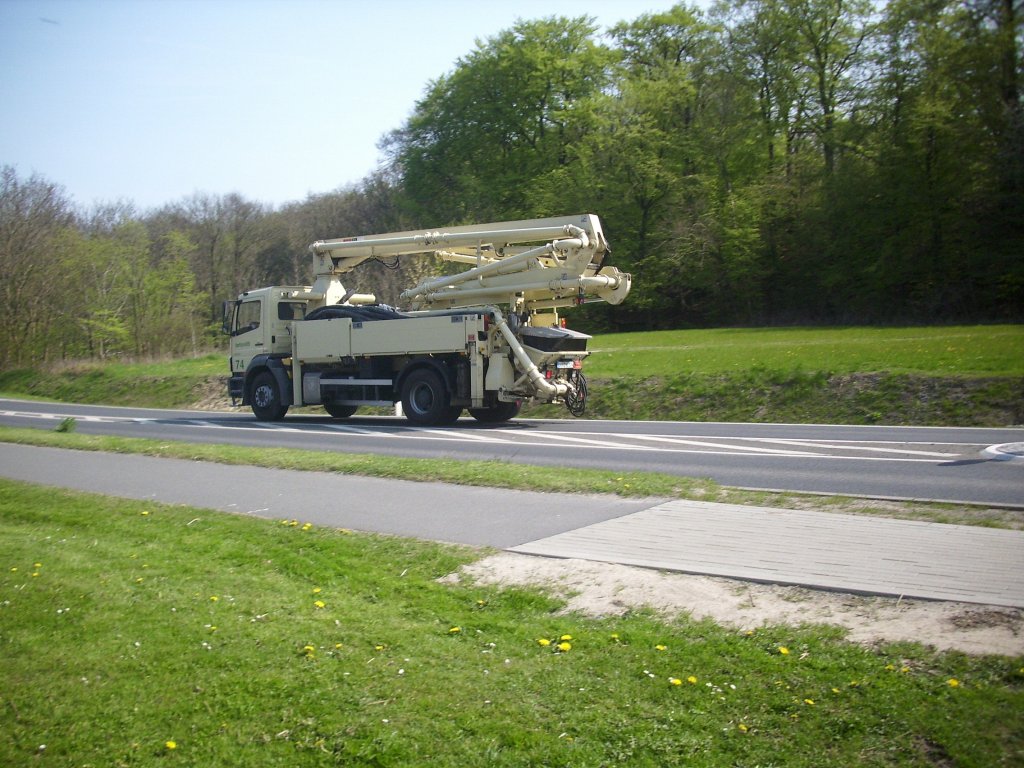 Mercedes-Benz Betonpumpe in Sassnitz.