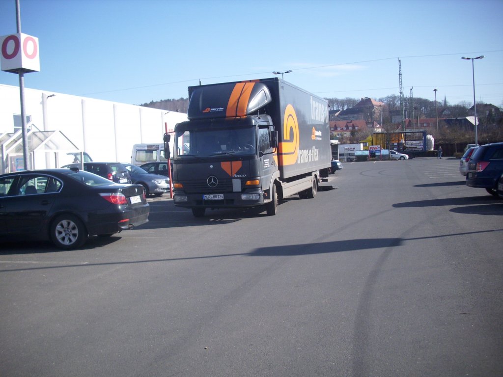 Mercedes-Benz Kasten LKW in Bergen.