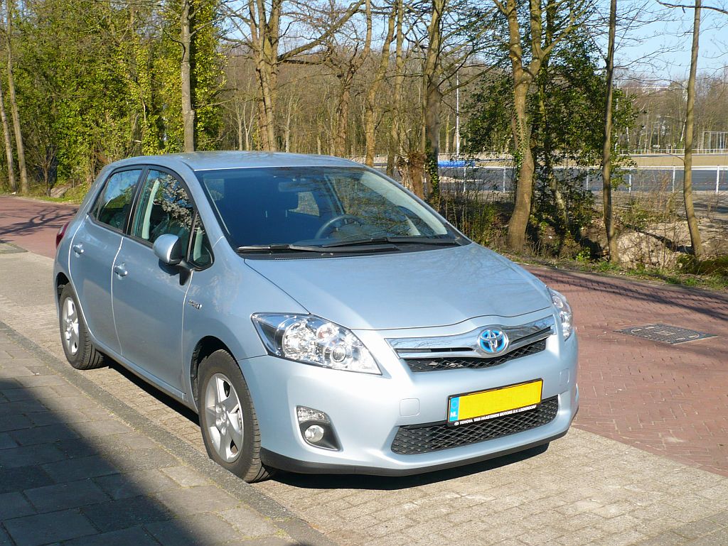 Toyota Auris. Leiden, Niederlande 21042013. Fahrzeuge