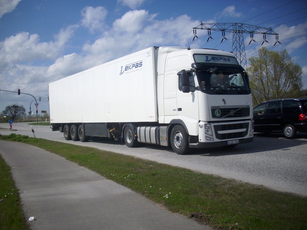 Volvo Sattelzug in Mukran.

