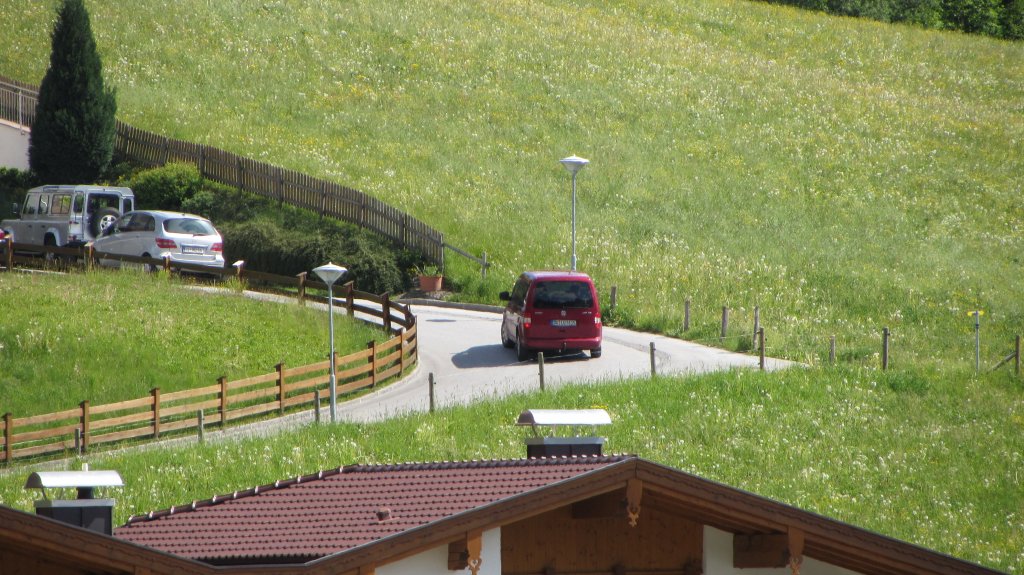 VW Caddy bei Brixlegg am 17.5.2012.