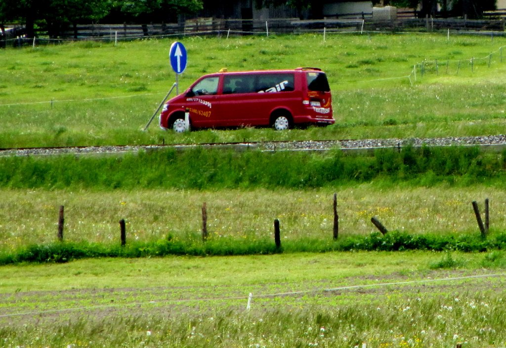 VW Multivan bei Fgen am 20.5.2012.