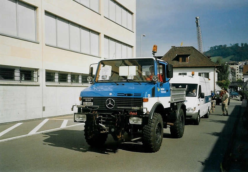 (070'931) - Aus dem Archiv: ZVB Zug - Nr. 170/ZG 65'965 - Mercedes am 11. September 2004 in Zug, Garage