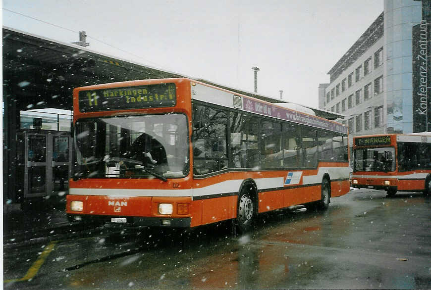 (082'302) - BOGG Wangen b.O. - Nr. 82/SO 21'937 - MAN (ex SOO Olten Nr. 80) am 29. Dezember 2005 beim Bahnhof Olten