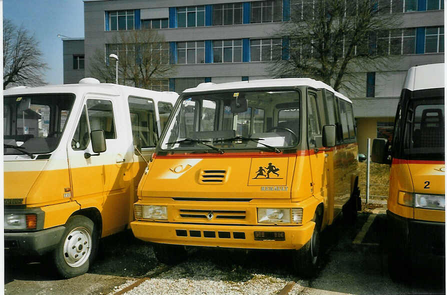 (083'933) - CarPostal Vaud-Fribourg - Renault am 19. Mrz 2006 in Yverdon, Garage