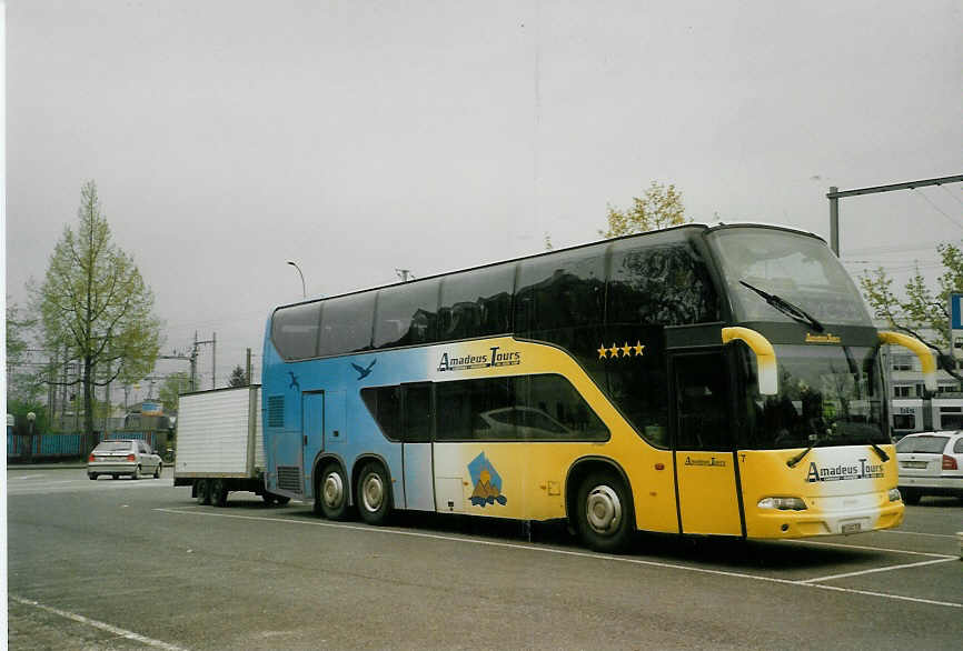 (084'426) - Amadeus, Visp - Nr. 7/VS 242'711 - MAN/Atomic am 29. April 2006 in Thun, Seestrasse