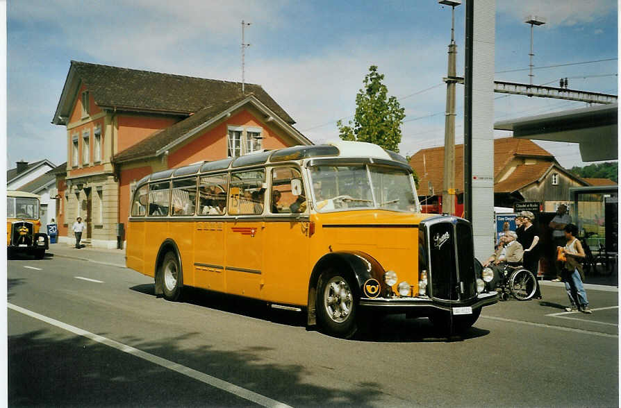 (085'019) - Tschannen, Zofingen - AG 6121 - Saurer/Tscher (ex Luk, Grsch) am 13. Mai 2006 beim Bahnhof Aarberg