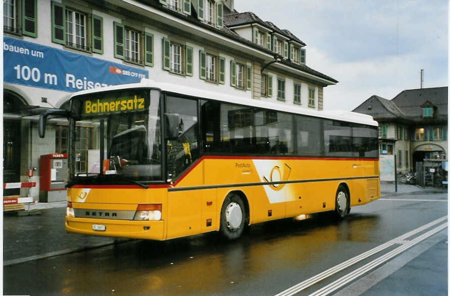 (085'127) - Spring, Schwenden - BE 26'671 - Setra am 17. Mai 2006 beim Bahnhof Thun