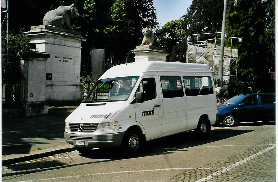 (086'821) - Marti, Kallnach - Nr. 38/BE 572'238 - Mercedes am 25. Juni 2006 in Bern, Helvetiaplatz