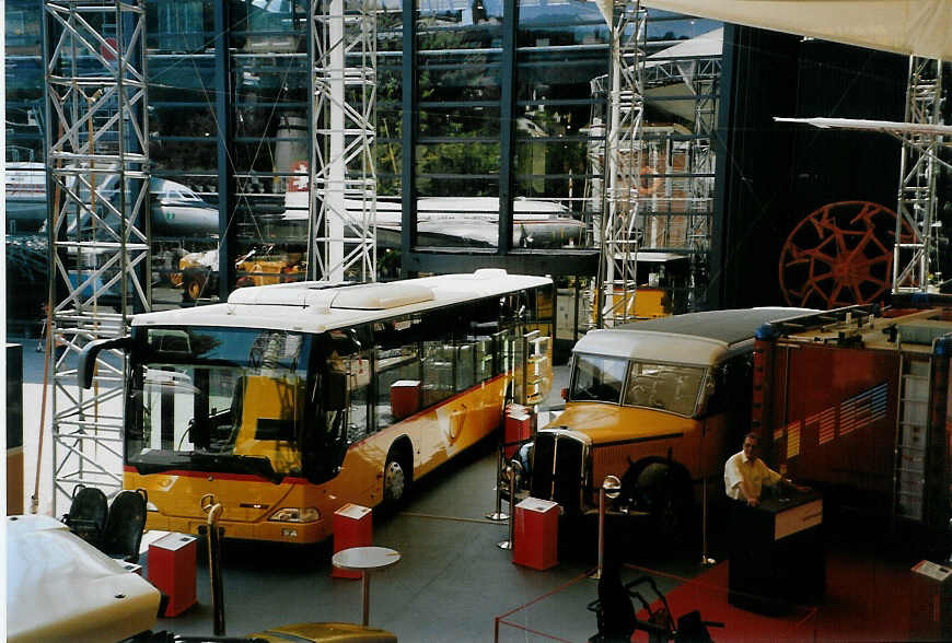 (087'434) - SAPJV, L'Isle - Mercedes + PTT-Regie - P 23'005 - Saurer/Saurer am 25. Juli 2006 in Luzern, Verkehrshaus