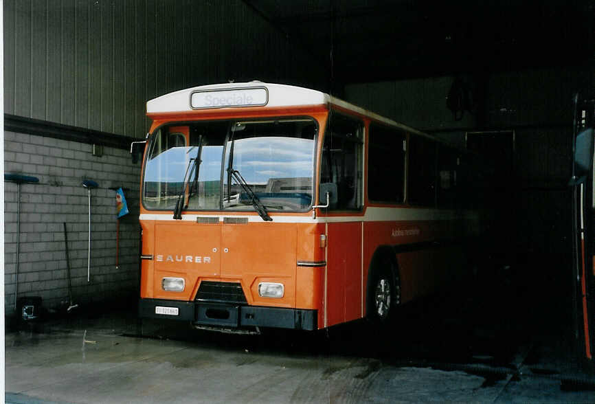 (088'521) - AMSA Chiasso - Nr. 11/TI 121'661 - Saurer/Hess am 2. August 2006 in Balerna, Garage