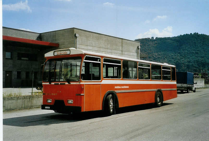 (088'529) - AMSA Chiasso - Nr. 11/TI 121'661 - Saurer/Hess am 2. August 2006 in Balerna, Garage