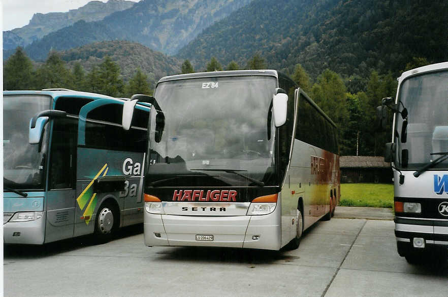 (089'521) - Hfliger, Sursee - Nr. 84/LU 206'429 - Setra am 3. September 2006 in Interlaken, Flugplatz