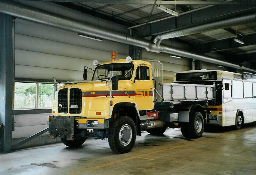 (090'316) - Aus dem Archiv: STI Thun - Nr. 249 - Saurer (ex Nr. 149) am 18. Oktober 2006 in Thun, Garage