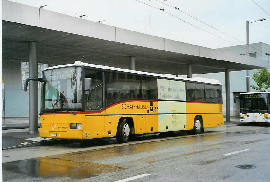 (090'531) - SB Schaffhausen - Nr. 25/SH 54'325 - Mercedes (ex Rattin, Schaffhausen Nr. 20) am 11. November 2006 beim Bahnhof Schaffhausen