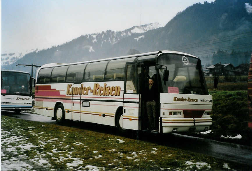 (091'424) - Kander-Reisen, Frutigen - Nr. 4/BE 19'376 - Neoplan am 7. Januar 2007 in Reichenbach, Flugplatz