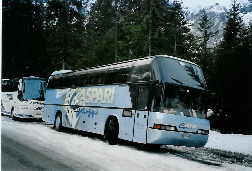 (091'436) - Aus Italien: Caspari, Reggio Emilia - BH-815 KX - Neoplan am 7. Januar 2007 in Adelboden, Unter dem Birg