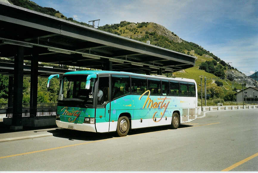 (095'702) - Marty, Varen - VS 5689 - Mercedes am 23. Juni 2007 beim Bahnhof Leuk