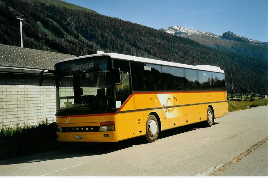 (095'723) - PostAuto Oberwallis - VS 241'984 - Setra (ex P 26'019) am 23. Juni 2007 beim Bahnhof Oberwald