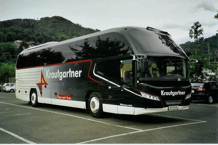 (095'817) - Aus Oesterreich: Krautgartner, Ried im Innkreis - RI FK 30 - Neoplan am 29. Juni 2007 in Thun, Seestrasse