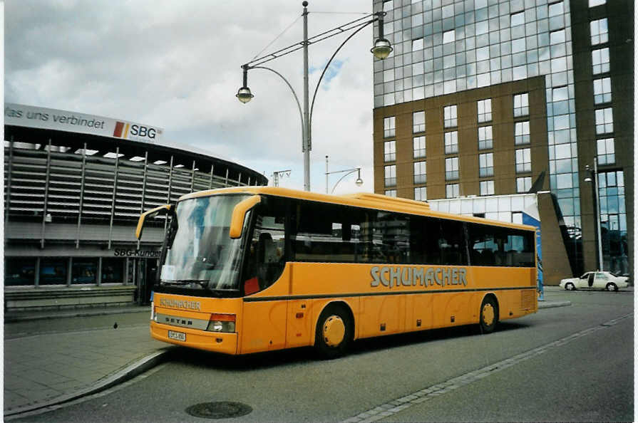 (096'031) - Schumacher - EM-S 850 - Setra am 9. Juli 2007 beim Bahnhof Freiburg