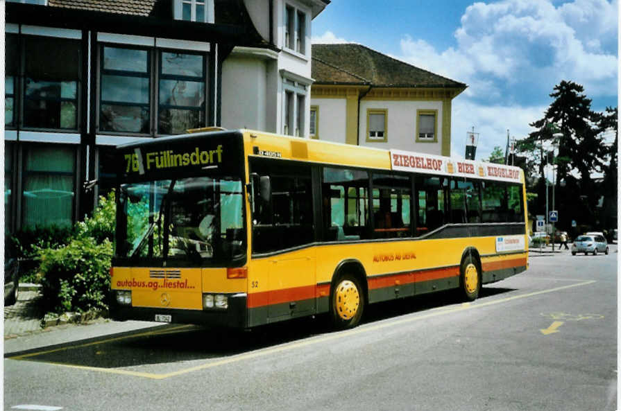 (096'609) - AAGL Liestal - Nr. 52/BL 7142 - Mercedes am 22. Juli 2007 beim Bahnhof Liestal