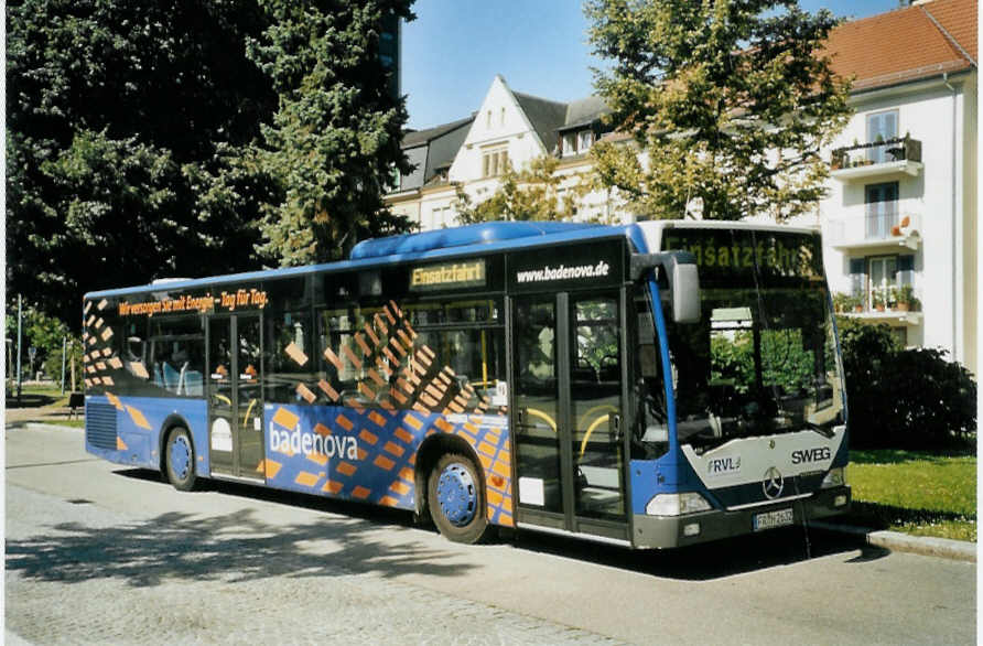 (097'017) - SWEG Lahr - FR-H 2632 - Mercedes am 6. August 2007 beim Bahnhof Lrrach