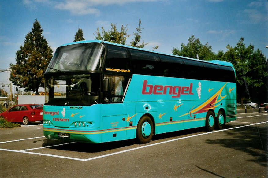 (098'522) - Aus Deutschland: Bengel, Wolfurt - HAS-MB 858 - Neoplan am 14. September 2007 in Thun, Seestrasse