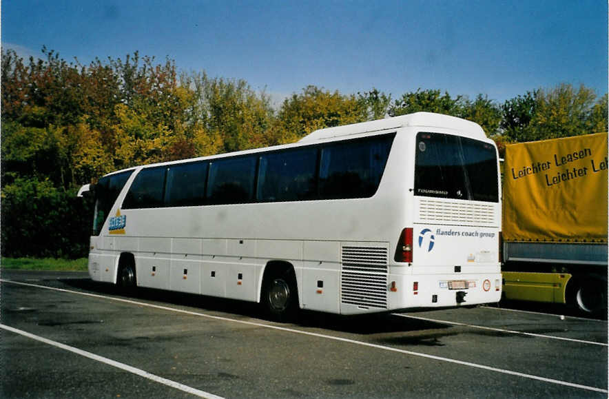 (098'806) - Aus Belgien: Eltebe, Brugge - CRF-970 - Mercedes am 24. September 2007 in Saverne, Autobahnraststtte