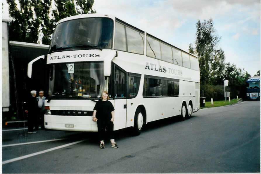 (098'922) - Aus der Schweiz: Atlas-Tours, Rothenburg - LU 128'161 - Setra am 24. September 2007 in Waarloos, Autobahnraststtte