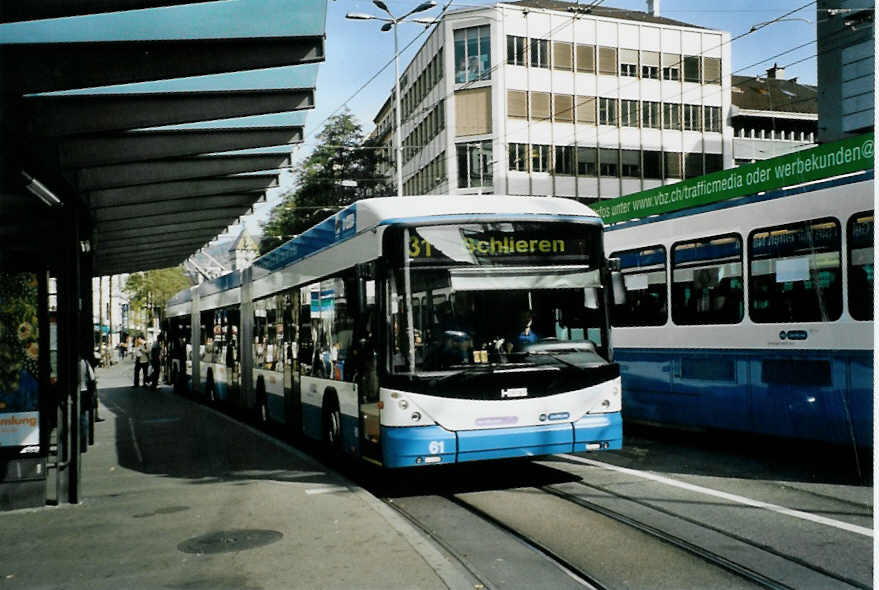 (100'101) - VBZ Zrich - Nr. 61 - Hess/Hess Doppelgelenktrolleybus am 5. Oktober 2007 in Zrich, Lwenplatz