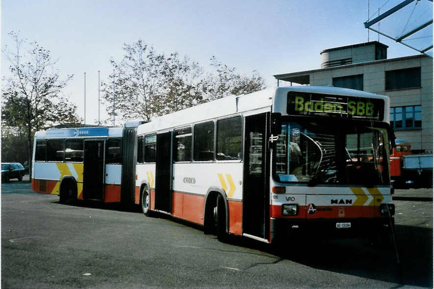 (101'001) - RVBW Wettingen - Nr. 125/AG 15'104 - MAN/R&J am 3. November 2007 in Wettingen, Garage