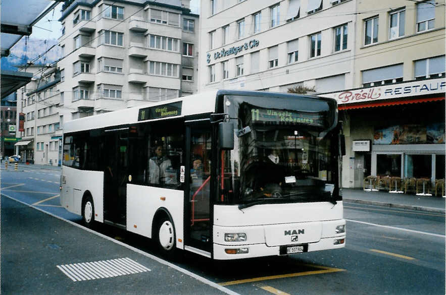 (101'133) - Funi-Car, Biel - Nr. 4/BE 107'904 - MAN am 18. November 2007 beim Bahnhof Biel