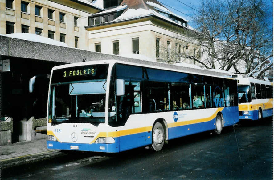 (102'129) - TC La Chaux-de-Fonds - Nr. 213/NE 78'213 - Mercedes am 22. Dezember 2007 beim Bahnhof La Chaux-de-Fonds