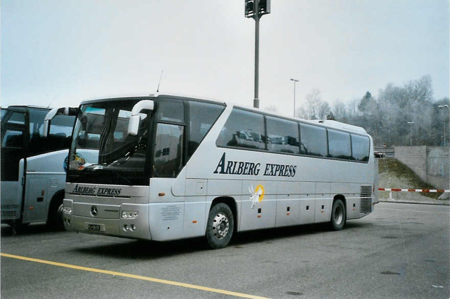 (102'221) - Aus Liechtenstein: Arlberg Express, Schaanwald - FL 24'115 - Mercedes am 23. Dezember 2007 in Zrich, Flughafen