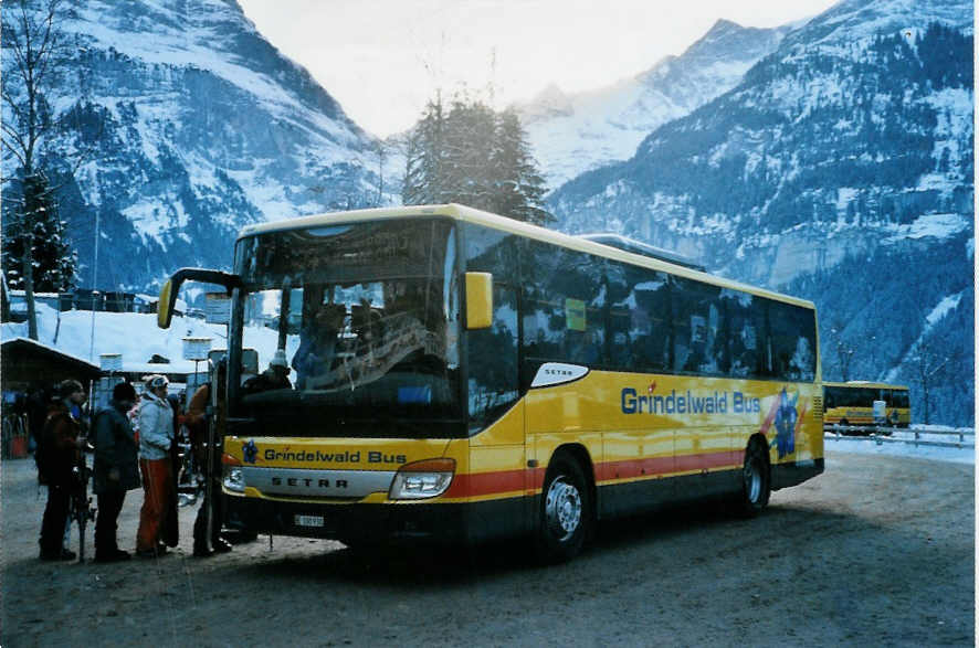 (102'801) - AVG Grindelwald - Nr. 21/BE 100'930 - Setra am 2. Januar 2008 beim Bahnhof Grindelwald