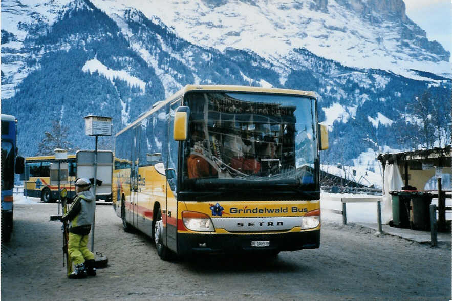 (102'802) - AVG Grindelwald - Nr. 21/BE 100'930 - Setra am 2. Januar 2008 beim Bahnhof Grindelwald