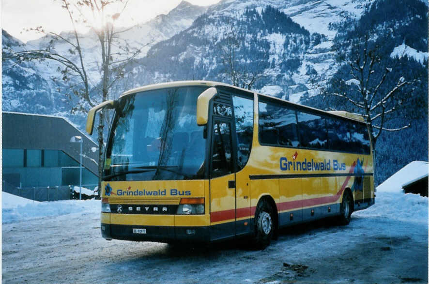 (102'811) - AVG Grindelwald - Nr. 22/BE 92'977 - Setra (ex Porsche, D-Biederitz) am 2. Januar 2008 beim Bahnhof Grindelwald