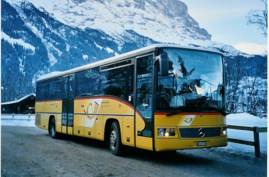 (102'824) - AVG Meiringen - Nr. 70/BE 417'870 - Mercedes am 2. Januar 2008 beim Bahnhof Grindelwald