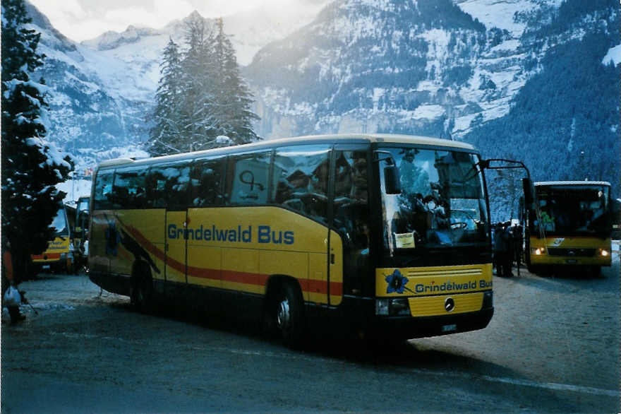 (102'825) - AVG Grindelwald - Nr. 30/BE 171'240 - Mercedes am 2. Januar 2008 beim Bahnhof Grindelwald